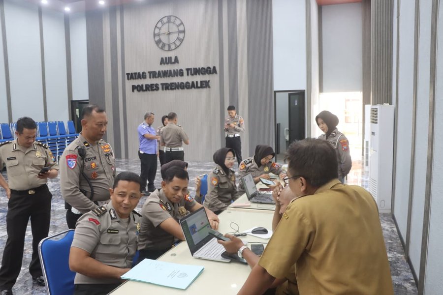 POLRES TRENGGALEK KERAHKAN RATUSAN PERSONEL SEBAGAI  AGEN PERLINSOS