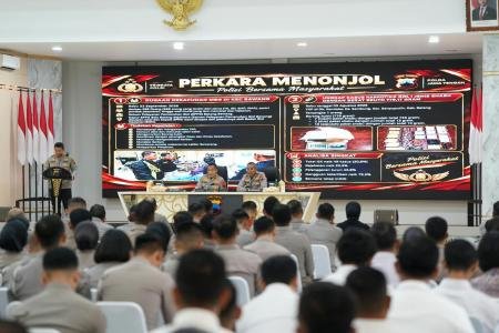 KAPOLDA JATENG TEKANKAN POLISI BER