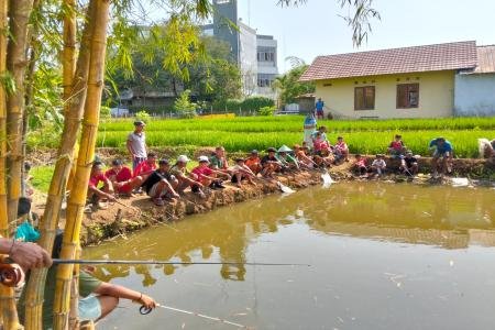 Babinsa Kedungwuluh Mancing Be