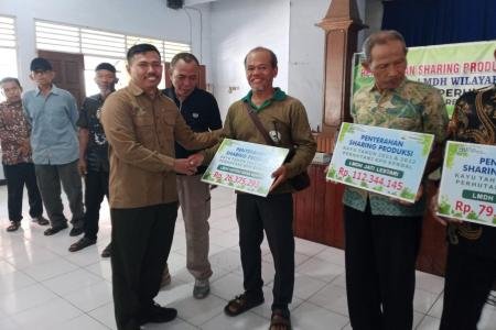 Perhutani Kendal Kucurkan Sharing Prod