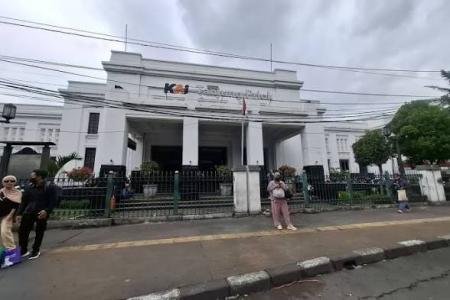Kisah Mistis Bunker Stasiun Tanjung Pr